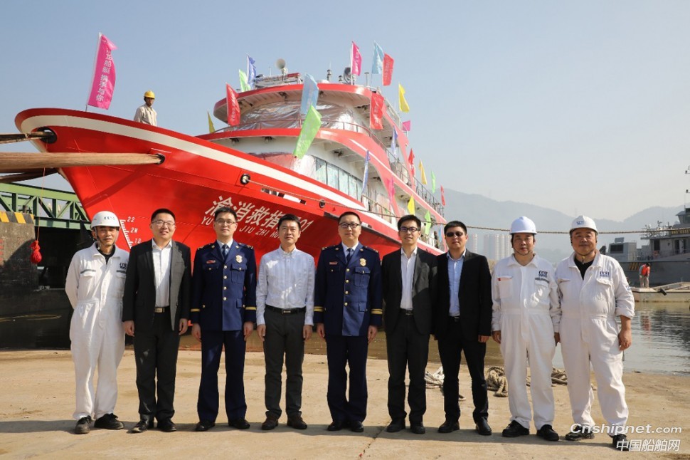 重庆消防总队40米级多功能消防指挥船顺利下水